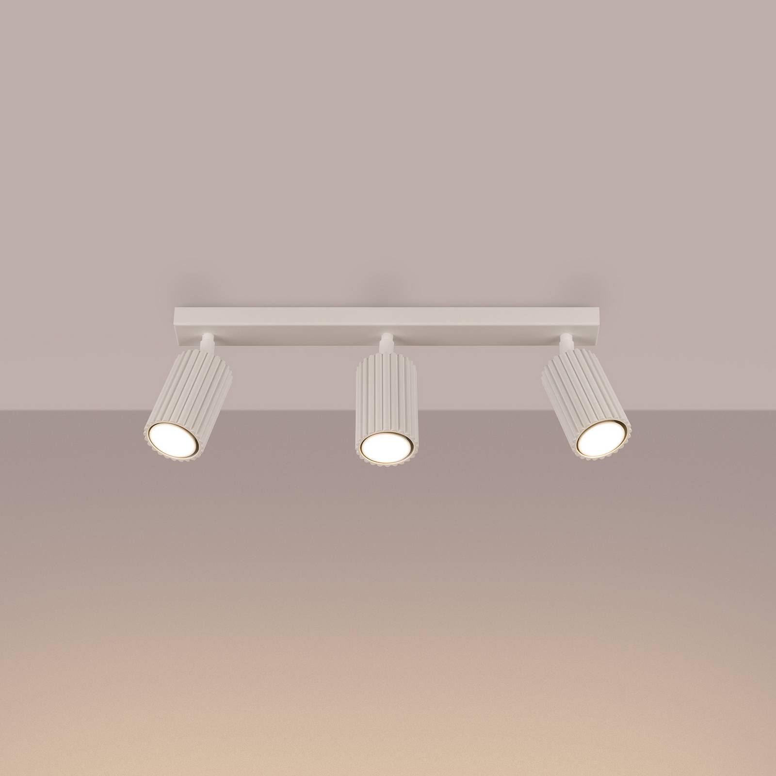 Deckenstrahler Karbon, beige, Länge 45 cm, Aluminium, 3-flg. Deckenstrahler Karbon, beige, Länge 45 cm, Aluminium, 3-flg. von SOLLUX LIGHTING