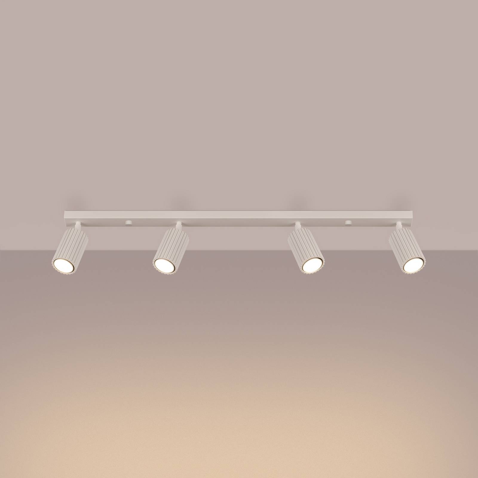 Deckenstrahler Karbon, beige, Länge 81 cm, Aluminium, 4-flg. Deckenstrahler Karbon, beige, Länge 81 cm, Aluminium, 4-flg. von SOLLUX LIGHTING