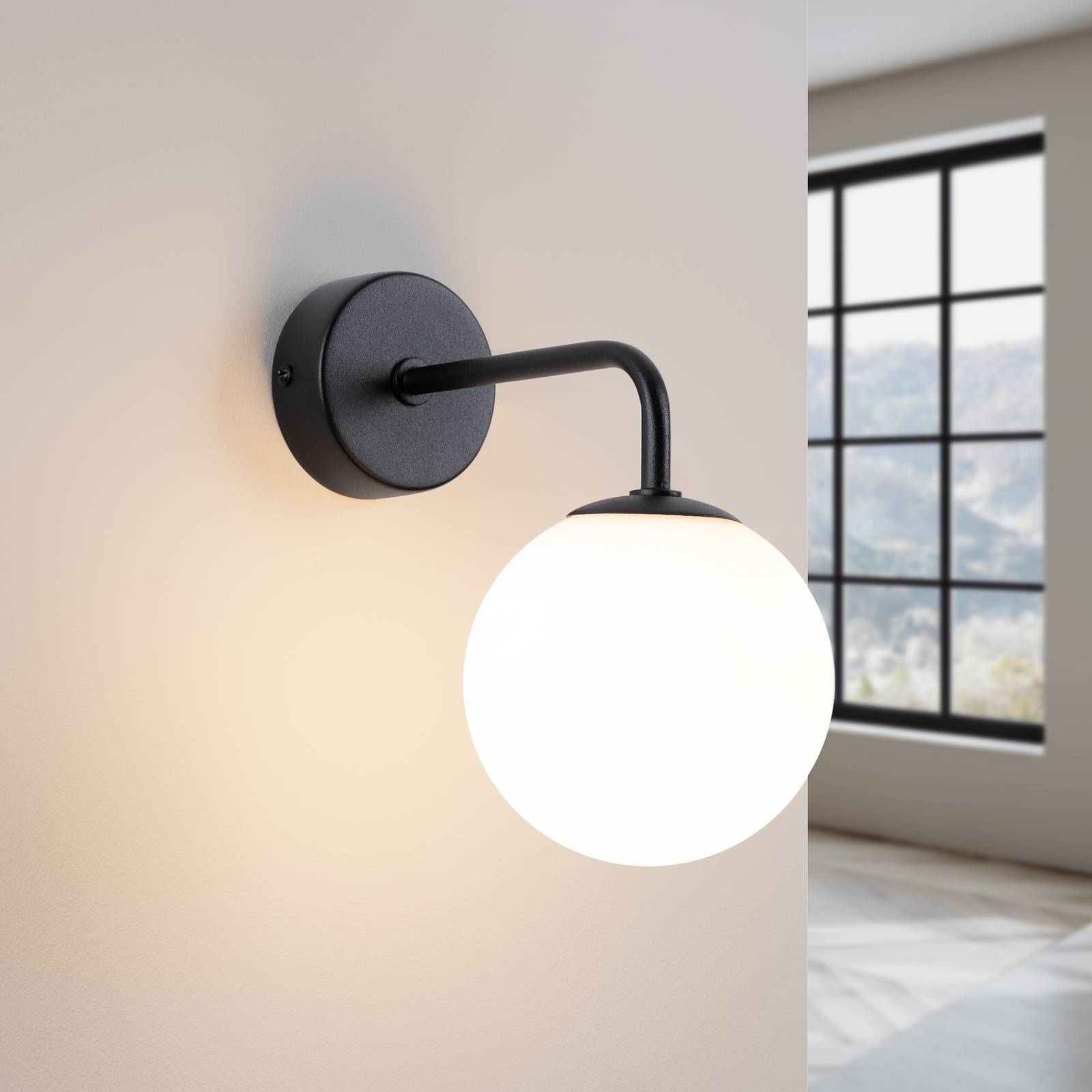 Wandlampe Astral, schwarz, Ausladung 22 cm, Stahl/Glas Wandlampe Astral, schwarz, Ausladung 22 cm, Stahl/Glas von SOLLUX LIGHTING