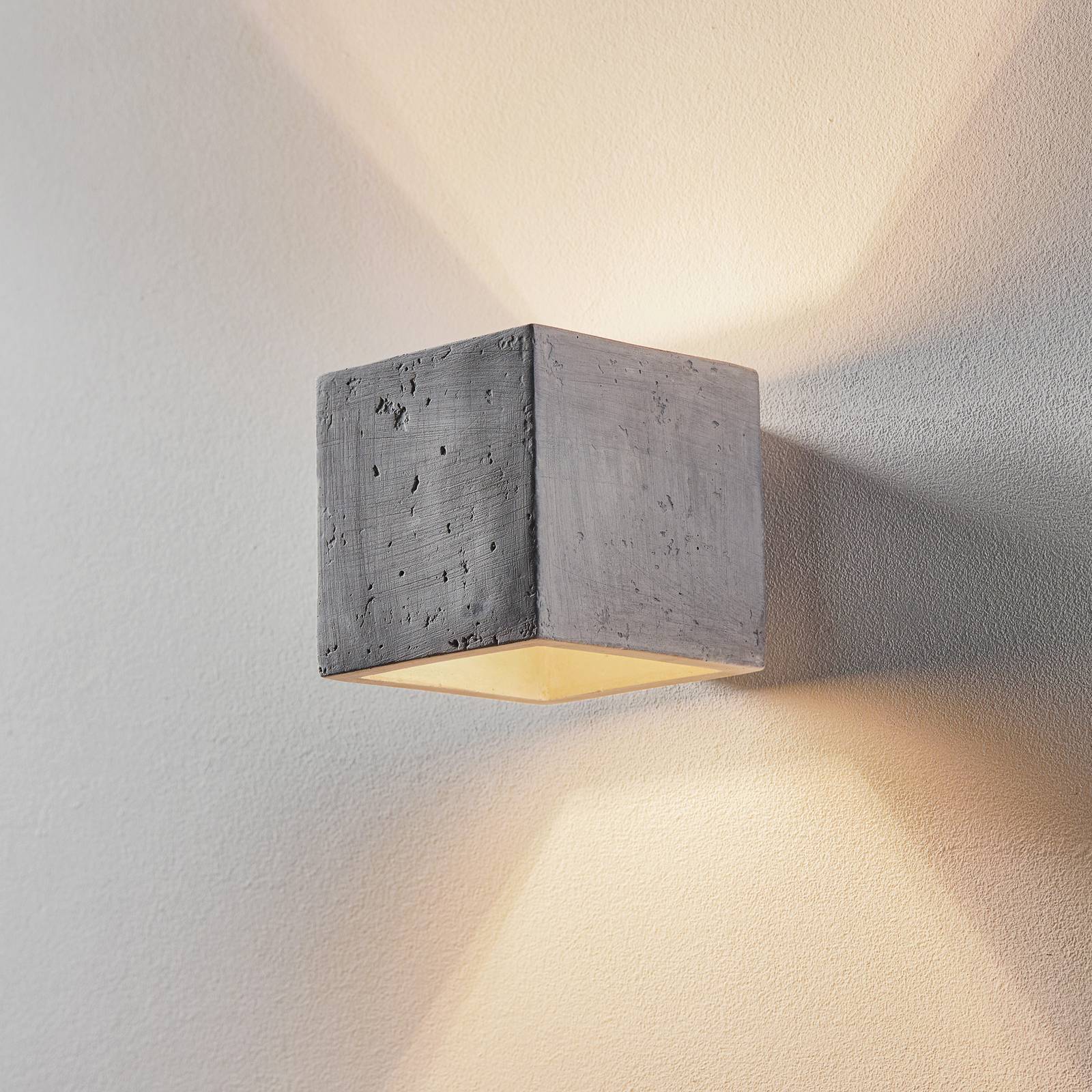 Wandleuchte Ara als Würfel aus Beton von SOLLUX LIGHTING