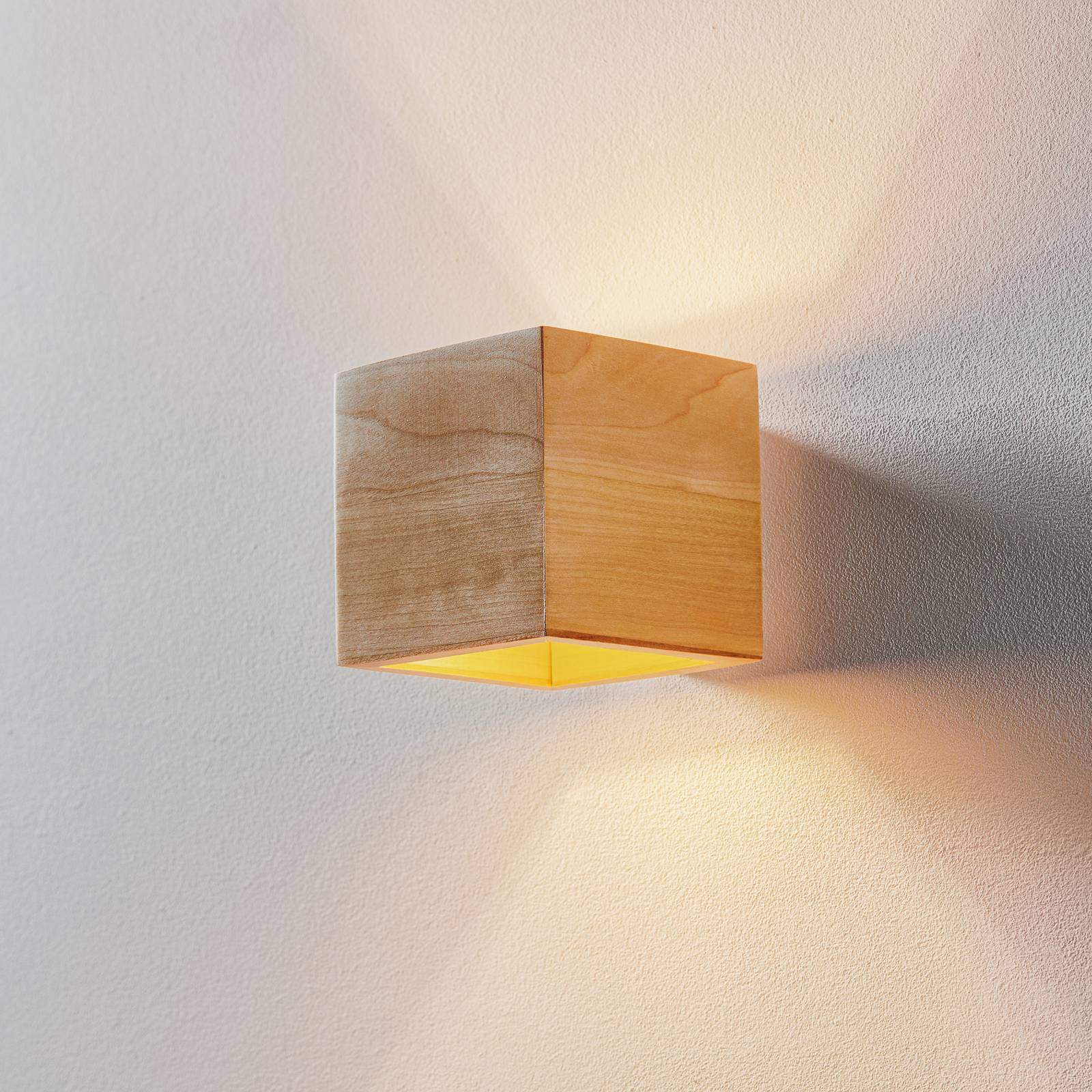 Wandleuchte Ara als Würfel aus Holz Wandleuchte Ara als Würfel aus Holz von SOLLUX LIGHTING