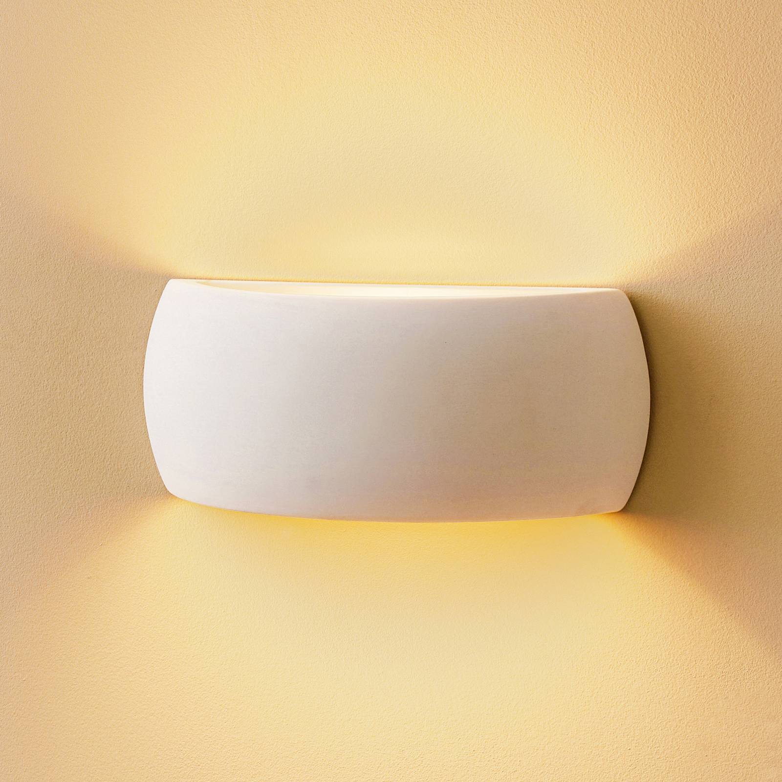 Wandleuchte Curve up/down aus weißer Keramik Wandleuchte Curve up/down aus weißer Keramik von SOLLUX LIGHTING