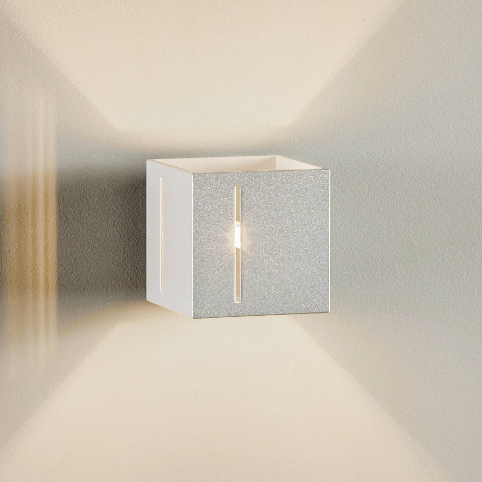 Wandleuchte Topic up/down aus Aluminium, grau Wandleuchte Topic up/down aus Aluminium, grau von SOLLUX LIGHTING