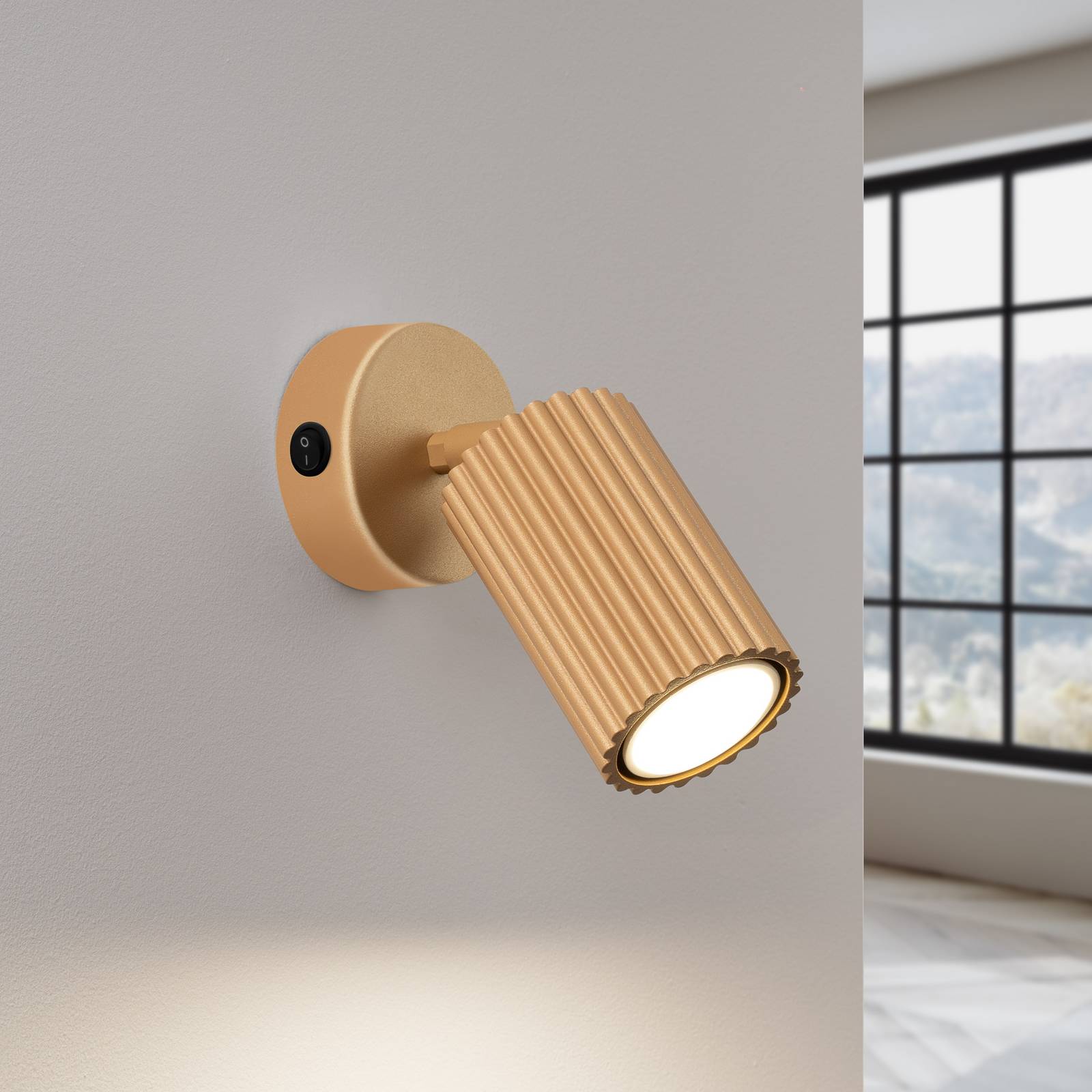 Wandstrahler Karbon, goldfarben, Ausladung 16 cm, Schalter Wandstrahler Karbon, goldfarben, Ausladung 16 cm, Schalter von SOLLUX LIGHTING