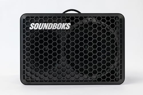 SOUNDBOKS Go – Tragbarer Bluetooth-Lautsprecher – USB-C-Aufladung Akku – Kompakter Performance-Lautsprecher für unterwegs – Spritzwasser- und stoßfest – 40 Stunden Akkulaufzeit – 121 dB (Schwarz)​ von SOUNDBOKS
