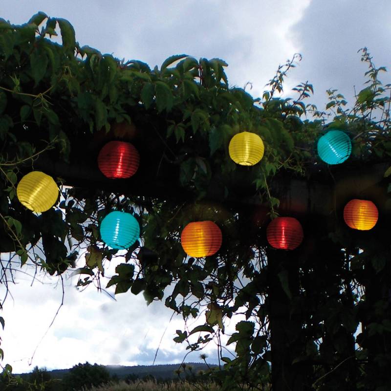 Bunte LED Solarlichterkette mit 10 Lampions von STAR TRADING