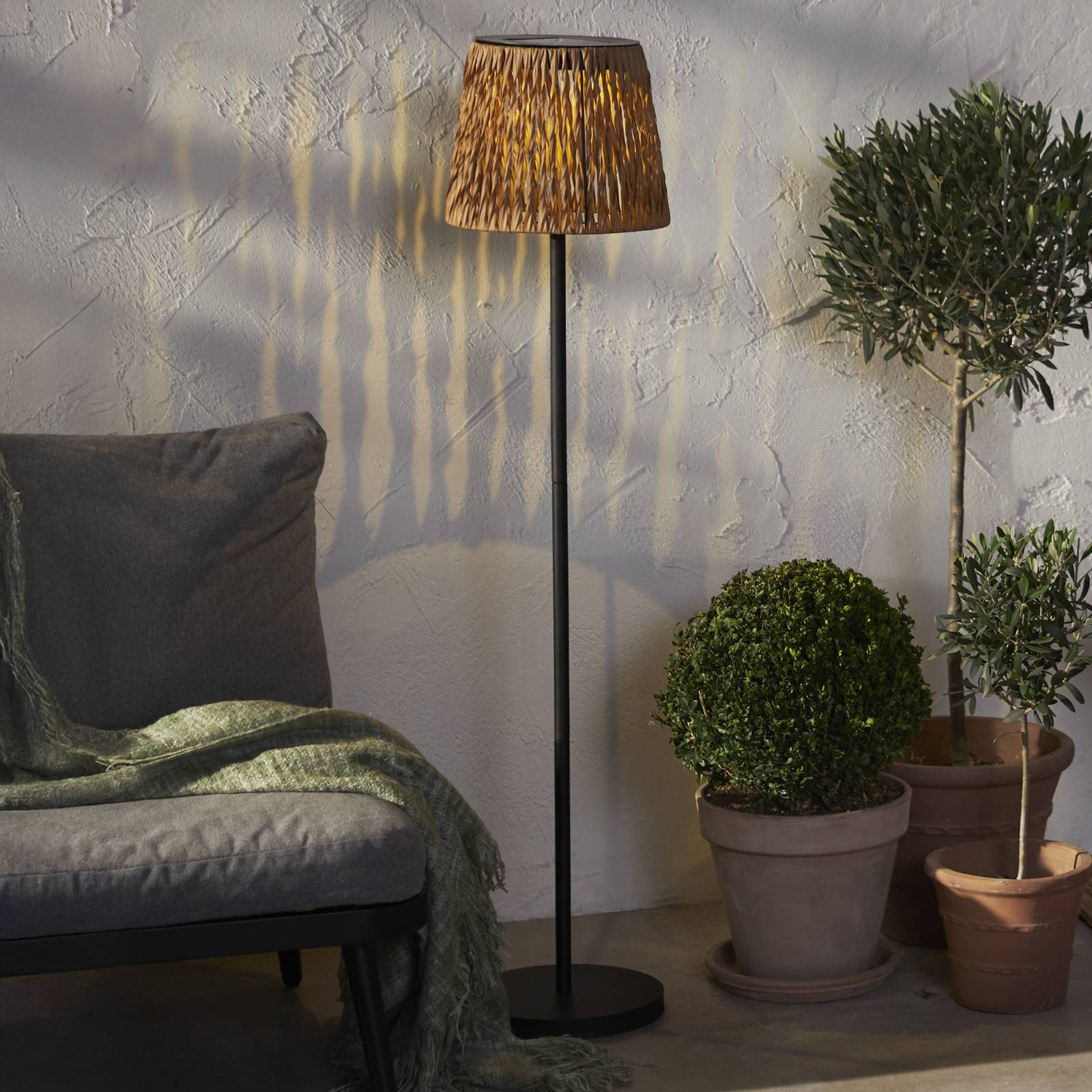 LED-Solar-Stehlampe Cesta 127cm braun/schwarz Plastik/Metall LED-Solar-Stehlampe Cesta 127cm braun/schwarz Plastik/Metall von STAR TRADING