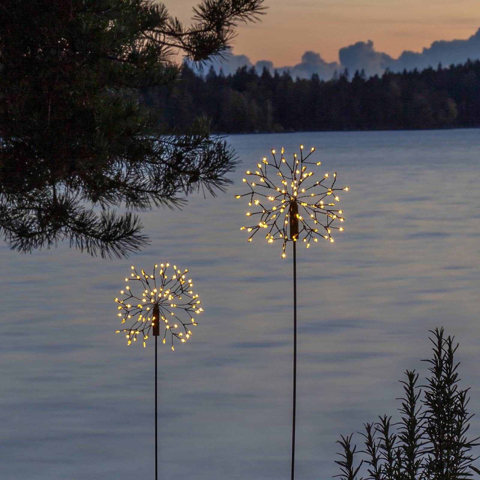 LED-Solarleuchte Firework mit Erdspieß, 85 cm von STAR TRADING