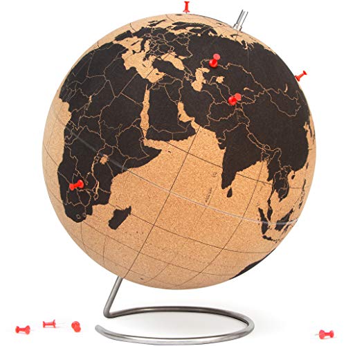SUCK UK Extra großer originaler Schreibtisch-Globus aus Kork, Pinnnadeln enthalten, Bildungsweltkarte, Reisezubehör, Abenteuer- und Erinnerungen, extra groß, 32 cm Durchmesser SUCK UK Extra großer originaler Schreibtisch-Globus aus Kork, Pinnnadeln enthalten, Bildungsweltkarte, Reisezubehör, Abenteuer- und Erinnerungen, extra groß, 32 cm Durchmesser von SUCK UK