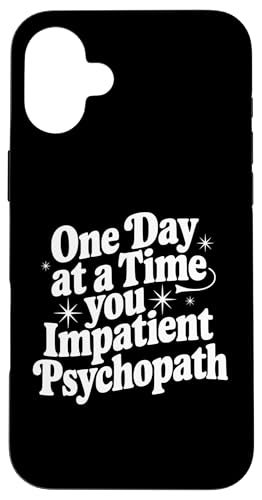 One Day at a Time Early Nüchternheit One Year Sober Sponsor Geschenk Hülle für iPhone 16 Plus von Sarcastic T-Shirt Co.