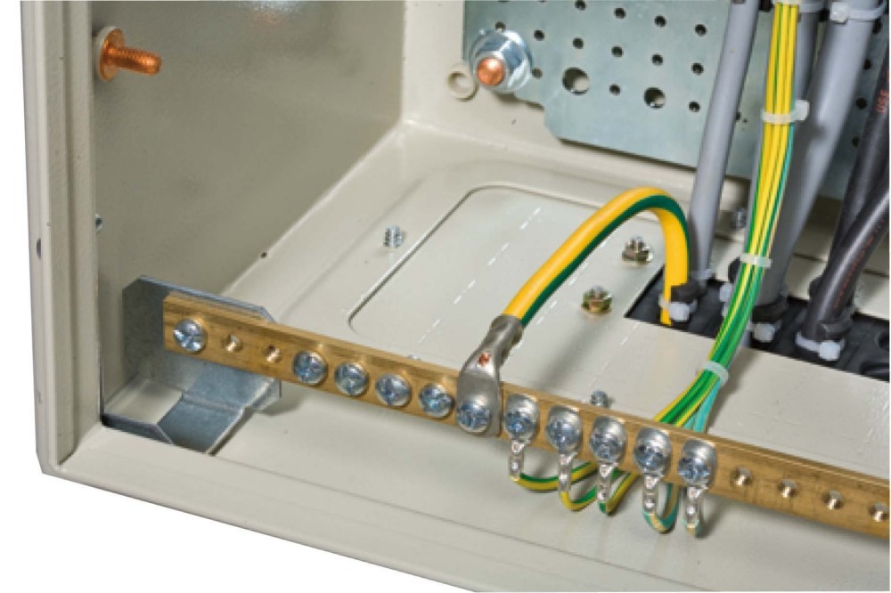 Schneider Electric Anschlussklemmenhalter NSYEDCOC Schneider Electric Anschlussklemmenhalter NSYEDCOC von Schneider Electric