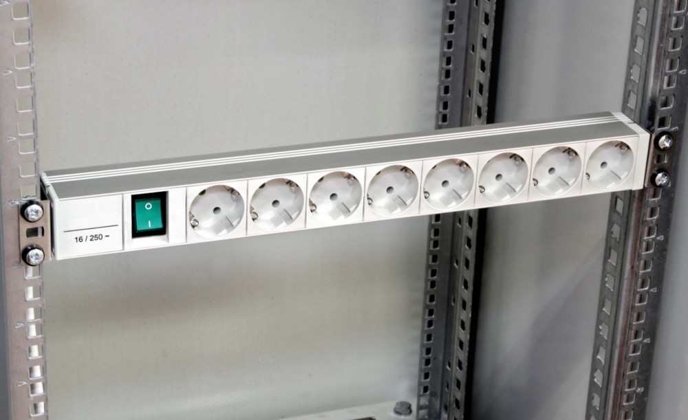 Schneider Electric Steckdosenleiste NSYAPU19S8S Schneider Electric Steckdosenleiste NSYAPU19S8S von Schneider Electric