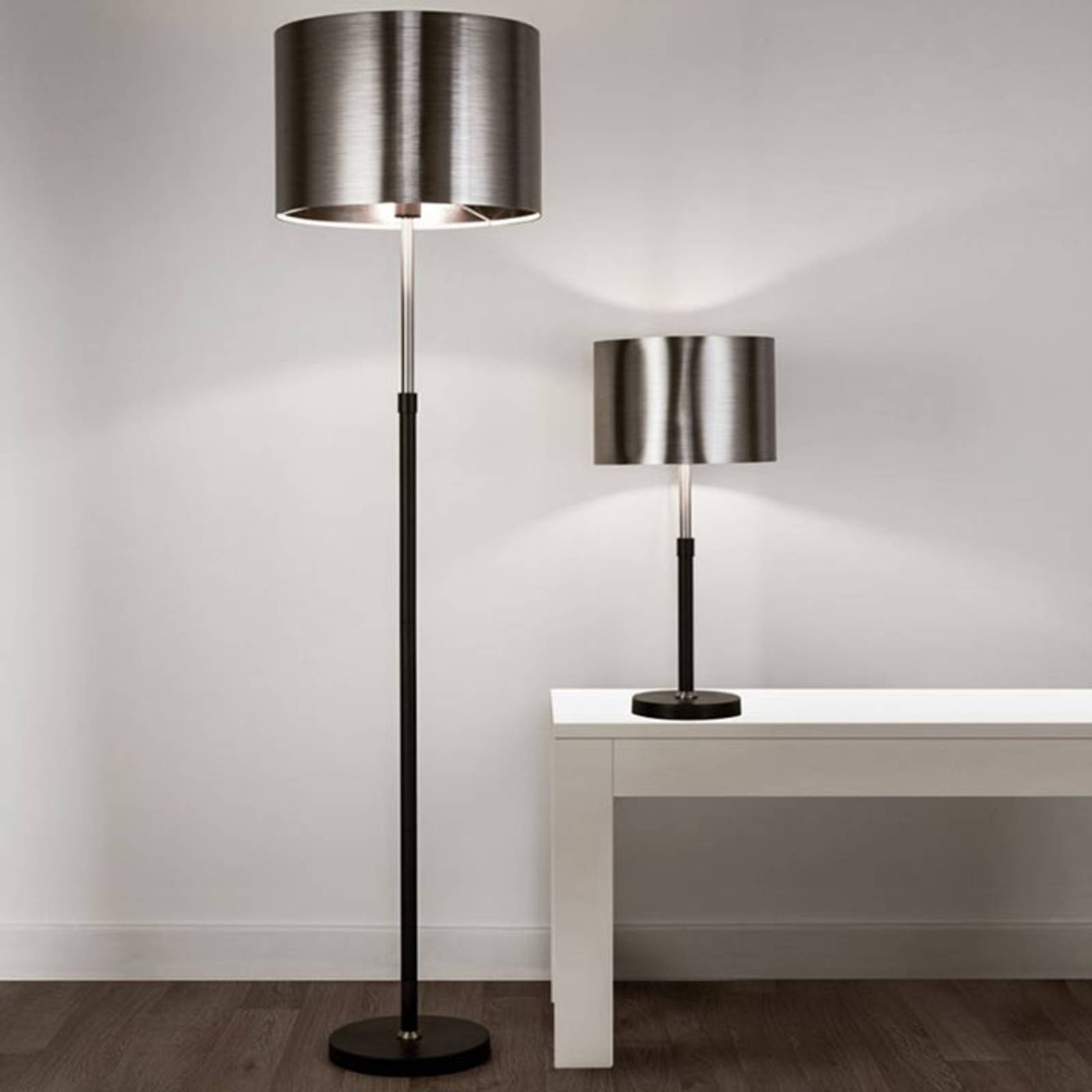 Stehleuchte Column mit Metallschirm Stehleuchte Column mit Metallschirm von Searchlight