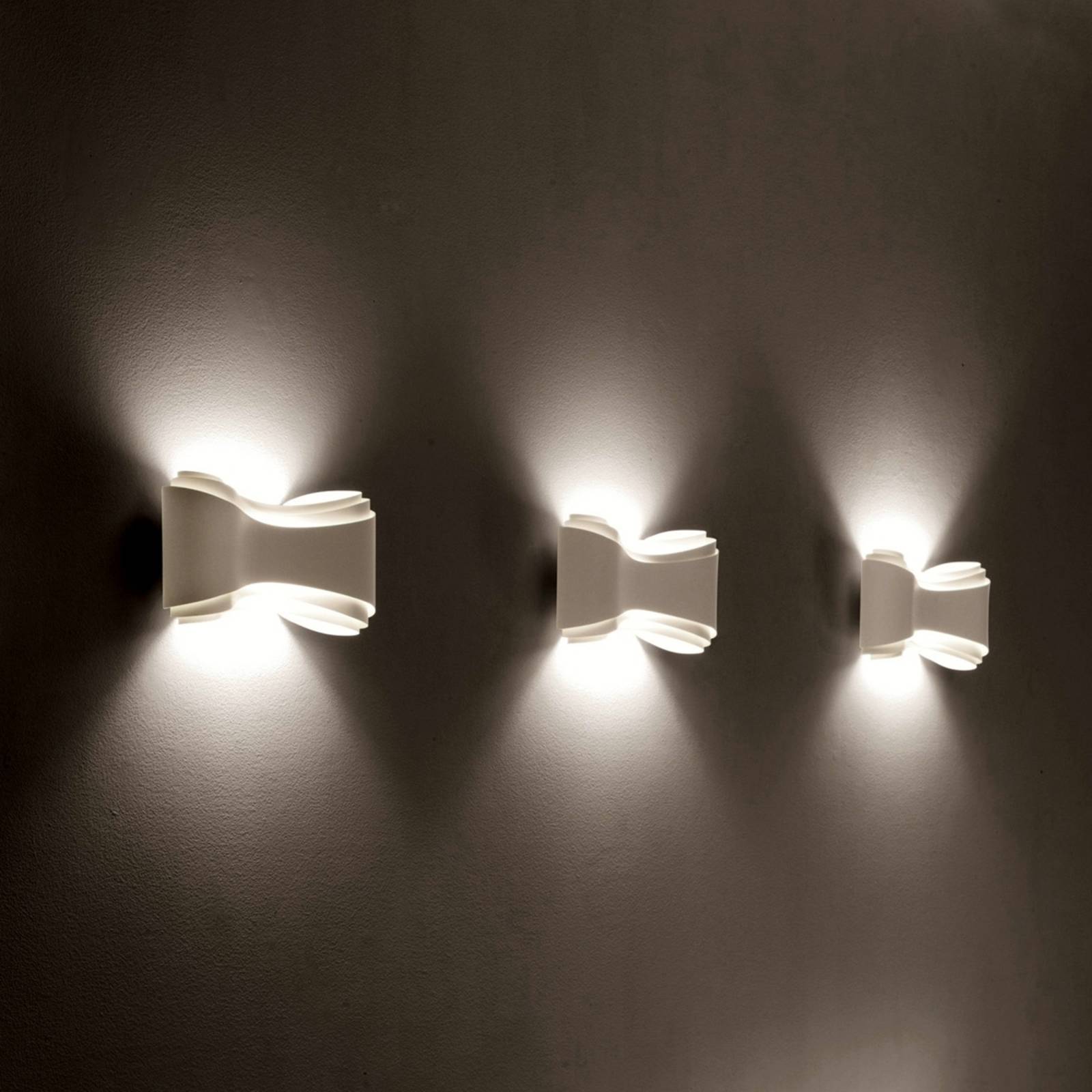 Weiße Designer-Wandleuchte Ionica Weiße Designer-Wandleuchte Ionica von Selène