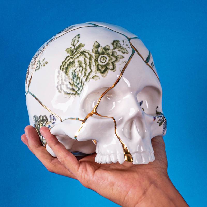 SELETTI Skulptur Kintsugi Skull, weiß, Porzellan, Gold von Seletti