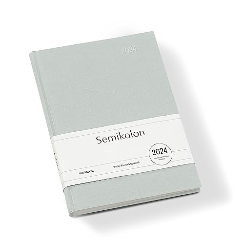 Semikolon 369078 Wochenkalender & Notizbuch 2024 A5, 13 Monate, 100g/m² Papier, Englisch, Hardcover, moss pastell-grün von Semikolon