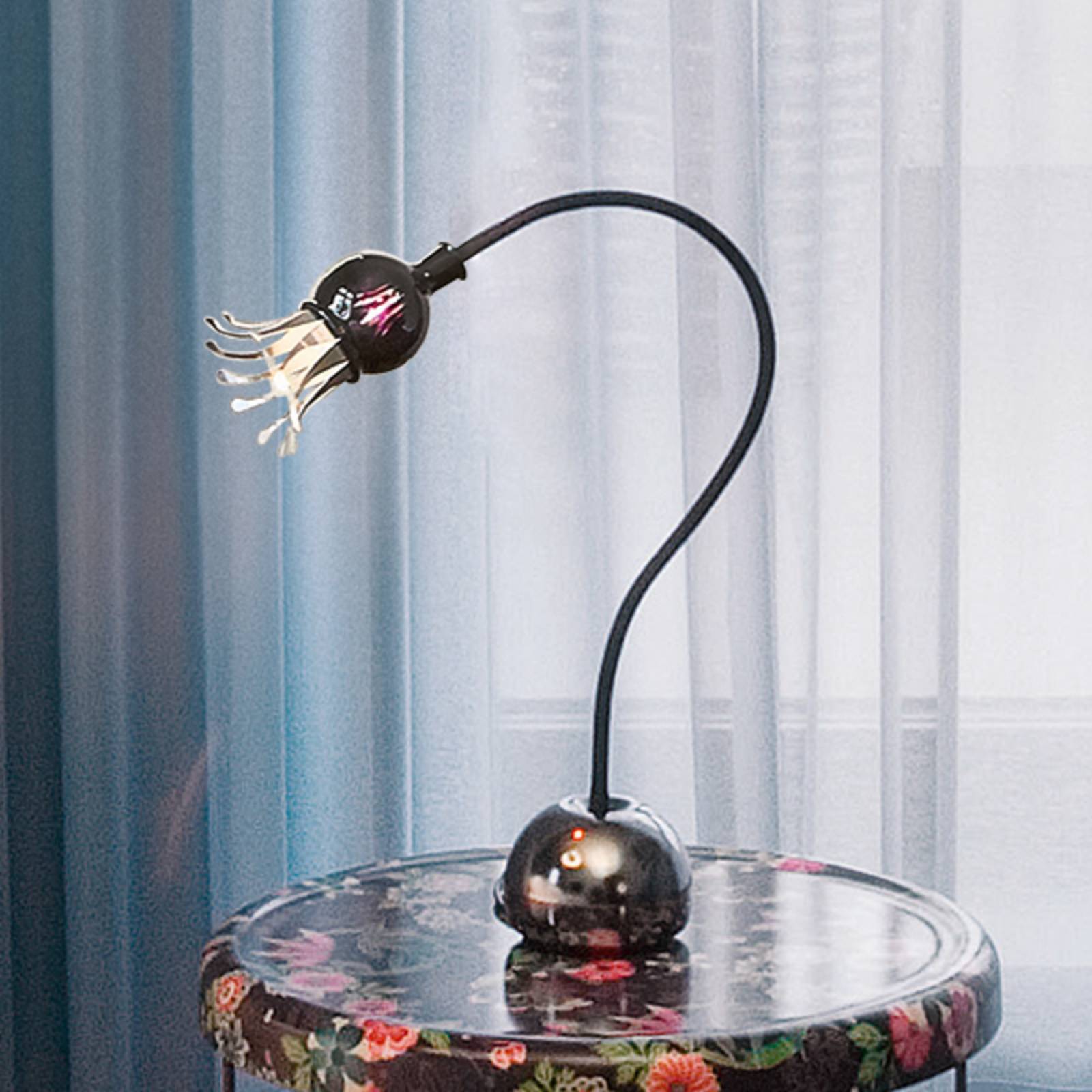 serien.lighting Poppy Table, schwarz/violett von Serien Lighting
