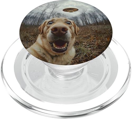 Lustiges Labrador-Hunde-Selfie mit intergalaktischem UFO PopSockets PopGrip für MagSafe von Shocked looking Labrador Dog and UFO Selfie