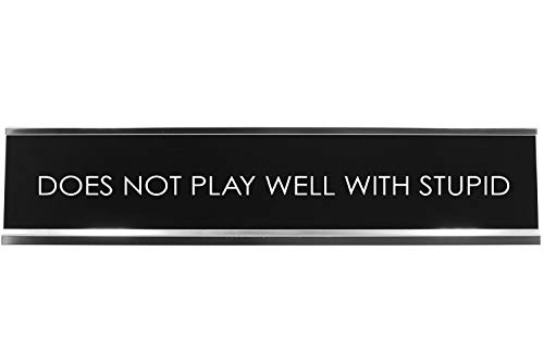 Signs ByLITA Schreibtischschild "Does Not Play Well with Stupid" Signs ByLITA Schreibtischschild "Does Not Play Well with Stupid" von Signs ByLITA