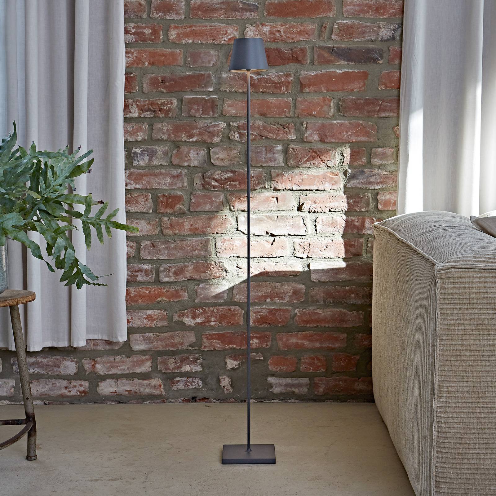 LED-Akku-Stehlampe Nuindie IP54 120 cm rund USB-C grafit LED-Akku-Stehlampe Nuindie IP54 120 cm rund USB-C grafit von Sigor