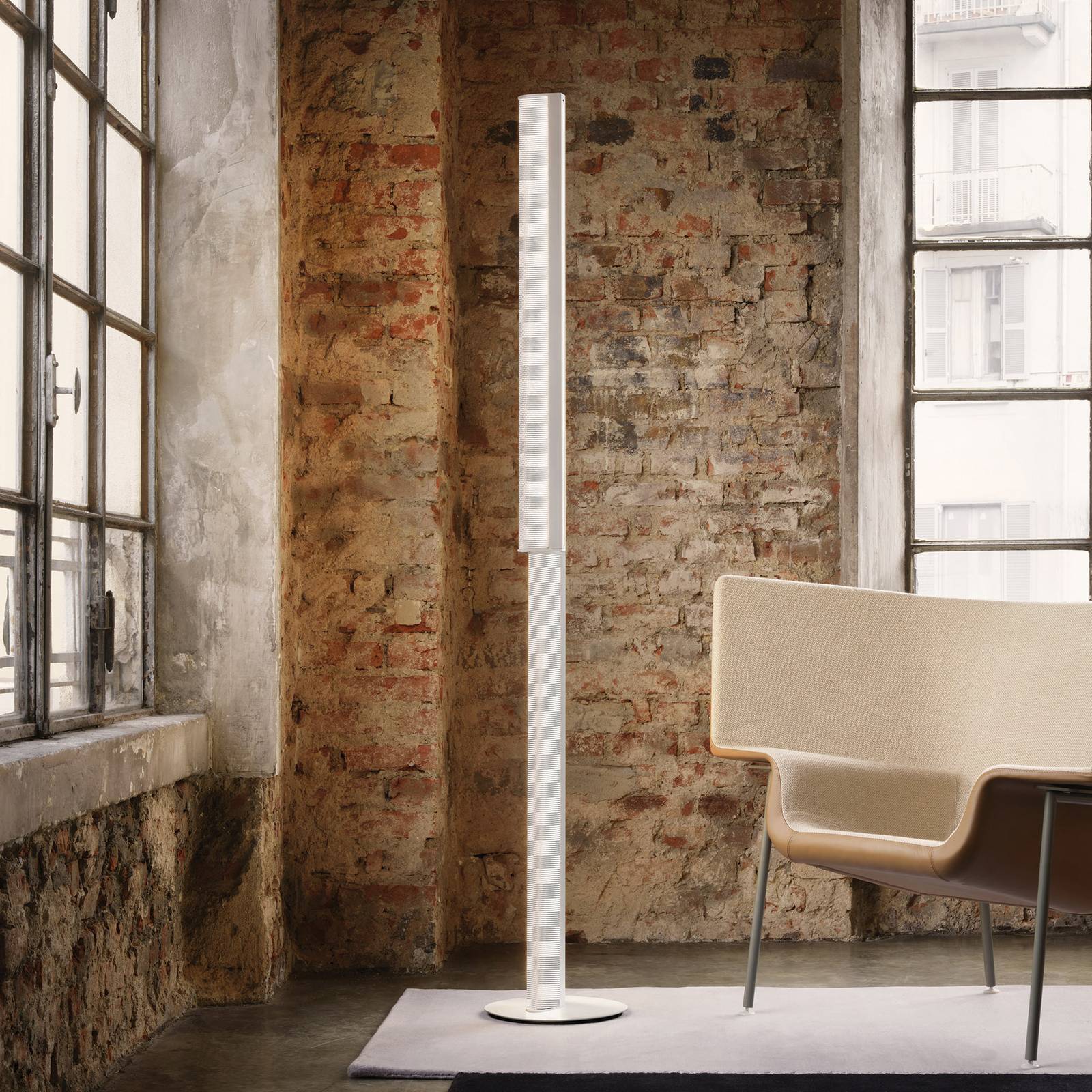 Slamp LED-Stehlampe Modula gedreht, kristall, hellgrau Slamp LED-Stehlampe Modula gedreht, kristall, hellgrau von Slamp