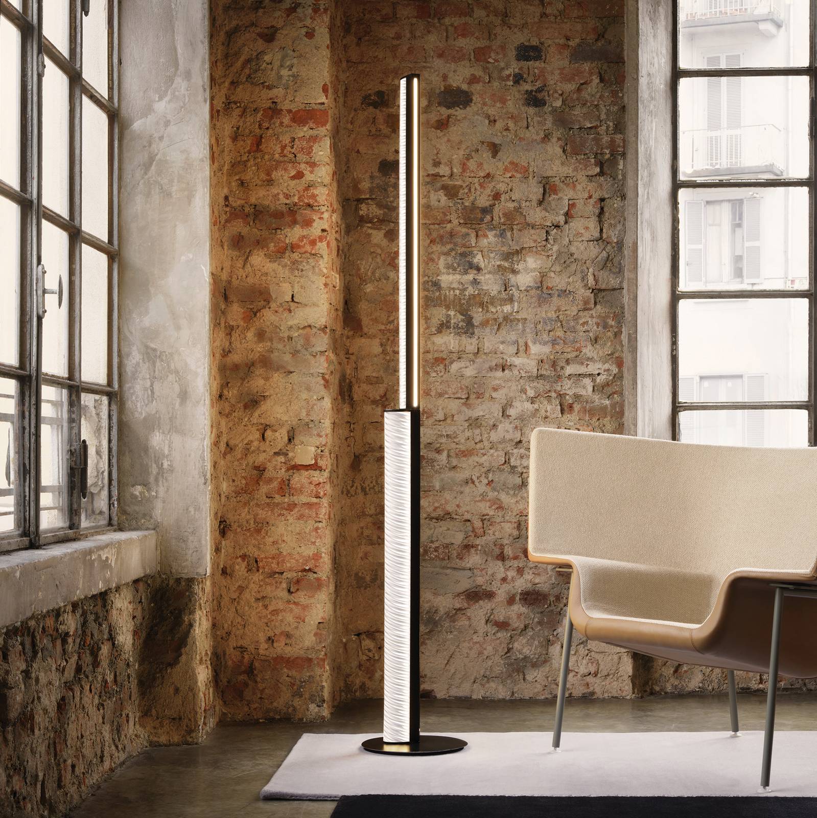 Slamp LED-Stehlampe Modula gedreht, plissé, schwarz Slamp LED-Stehlampe Modula gedreht, plissé, schwarz von Slamp