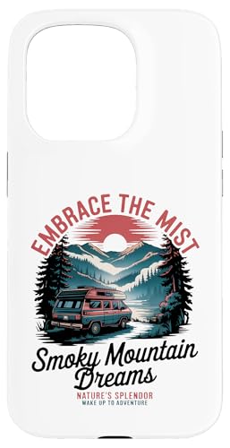 Great Smoky Mountains Camping - Retro National Parks Hülle für iPhone 15 Pro von Smoky Mountains - Hike the Fog - Embrace the Wild