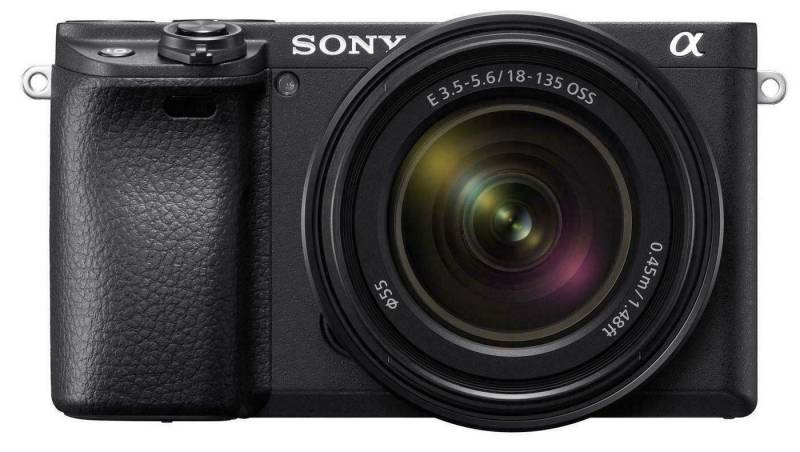 Sony Alpha ILCE-6400 + 18-135mm OSS schwarz Systemkamera von Sony