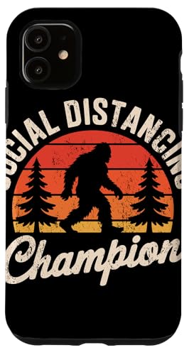 Social Distancing Champion Retro Bigfoot Hülle für iPhone 11 Social Distancing Champion Retro Bigfoot Hülle für iPhone 11 von Squatch'n Retro Humor Social Distancing