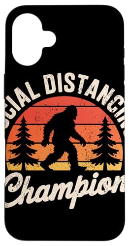 Social Distancing Champion Retro Bigfoot Hülle für iPhone 16 Plus Social Distancing Champion Retro Bigfoot Hülle für iPhone 16 Plus von Squatch'n Retro Humor Social Distancing