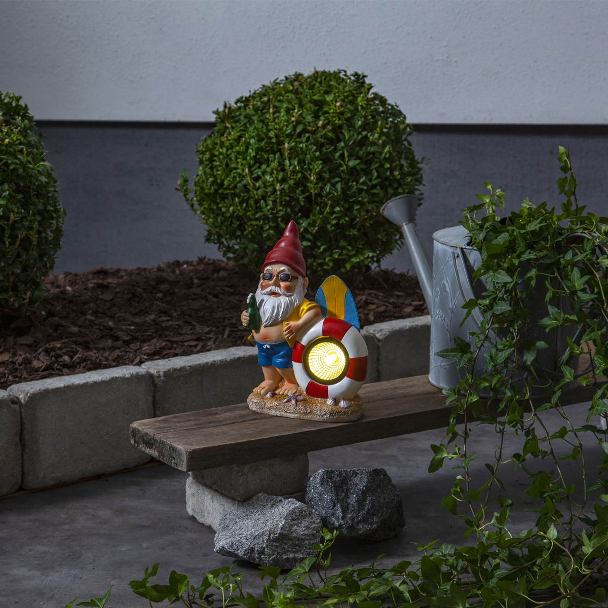 LED Solar Gartenzwerg mit Rettungsring - Spot mit warmweißer LED - H: 23cm - Dämmerungssensor LED Solar Gartenzwerg mit Rettungsring - Spot mit warmweißer LED - H: 23cm - Dämmerungssensor von StarTrading