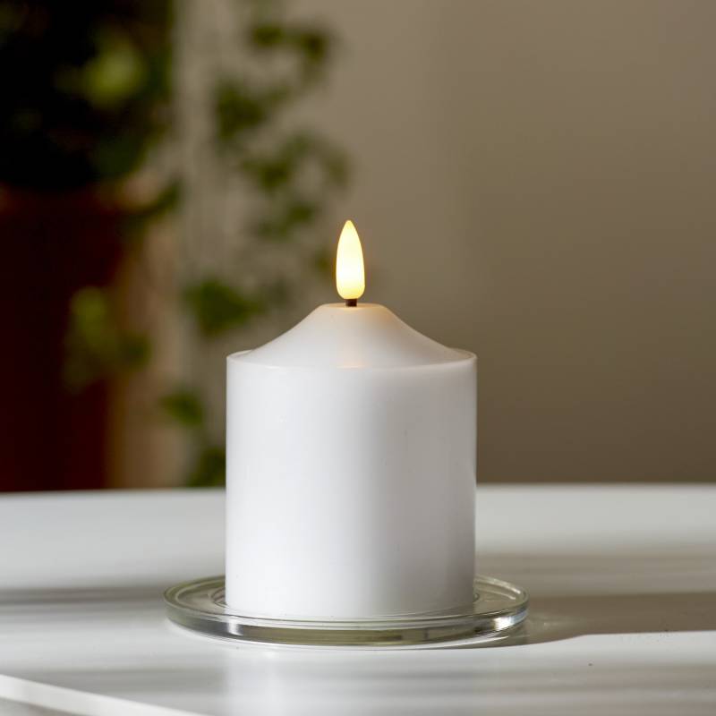LED Stumpenkerze Flamme - Echtwachs - warmweiße 3D Flamme - H: 12cm - Batterie - Timer - weiß von StarTrading