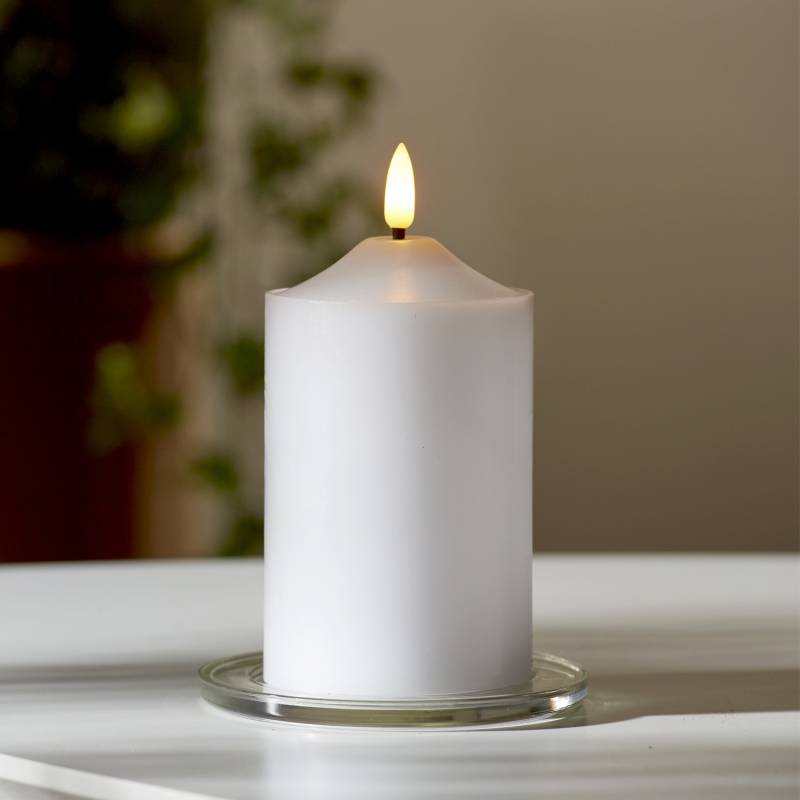 LED Stumpenkerze Flamme - Echtwachs - warmweiße 3D Flamme - H: 15cm - Batterie - Timer - weiß von StarTrading