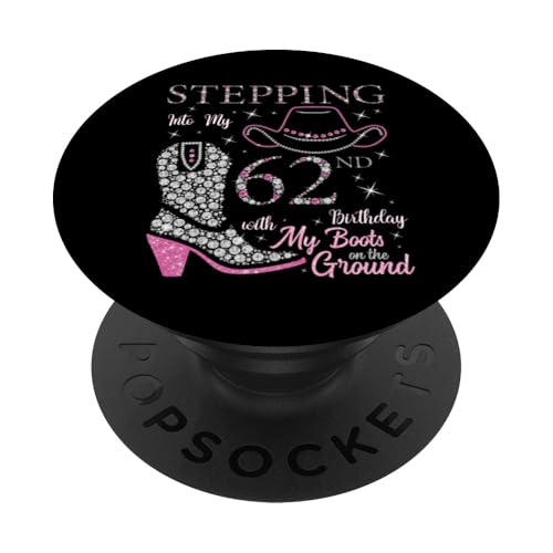 Ich trete in meinen 62. Geburtstag mit meinen Stiefeln auf dem Boden PopSockets Klebender PopGrip von Stepping Into My Birthday Cowgirls B-Day Party