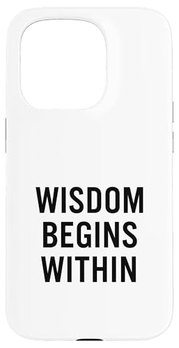 Wisdom Begins Within. Stoisches, motivierendes Zitat. Hülle für iPhone 15 Pro von Stoic Quotes by Lumi Art