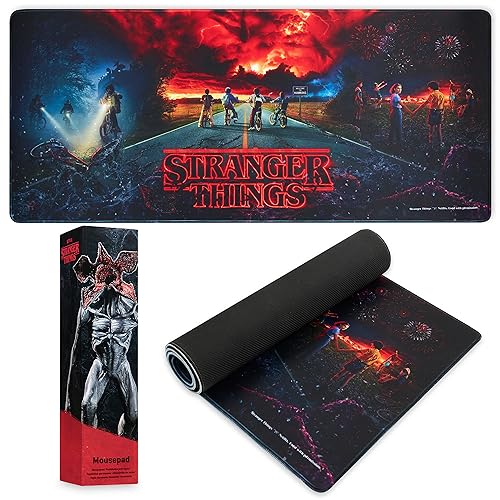 Stranger Things Schreibtischunterlage XXL - Mauspad Gaming Schreibtisch Zubehör 800x360mm - Anti-Rutsch, Bürobedarf Unterlage Desk Matte Büro Deko (Schwarz) von Stranger Things