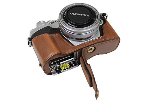 Version mit unterer Öffnung Kompatibel mit Olympus OM-D E-M10 Mark IV Schutzhülle aus PU-Leder mit Stativdesign und Handschlaufe Dunkelbraun von SundayZaZa