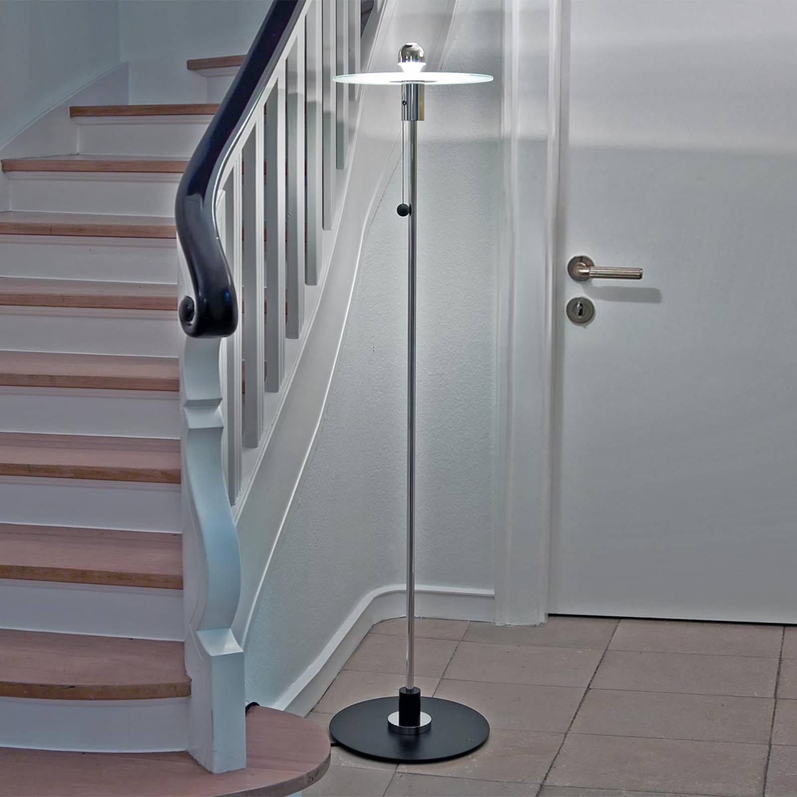 TECNOLUMEN Pap, Bauhaus-Stehleuchte von Gyula Pap TECNOLUMEN Pap, Bauhaus-Stehleuchte von Gyula Pap von TECNOLUMEN