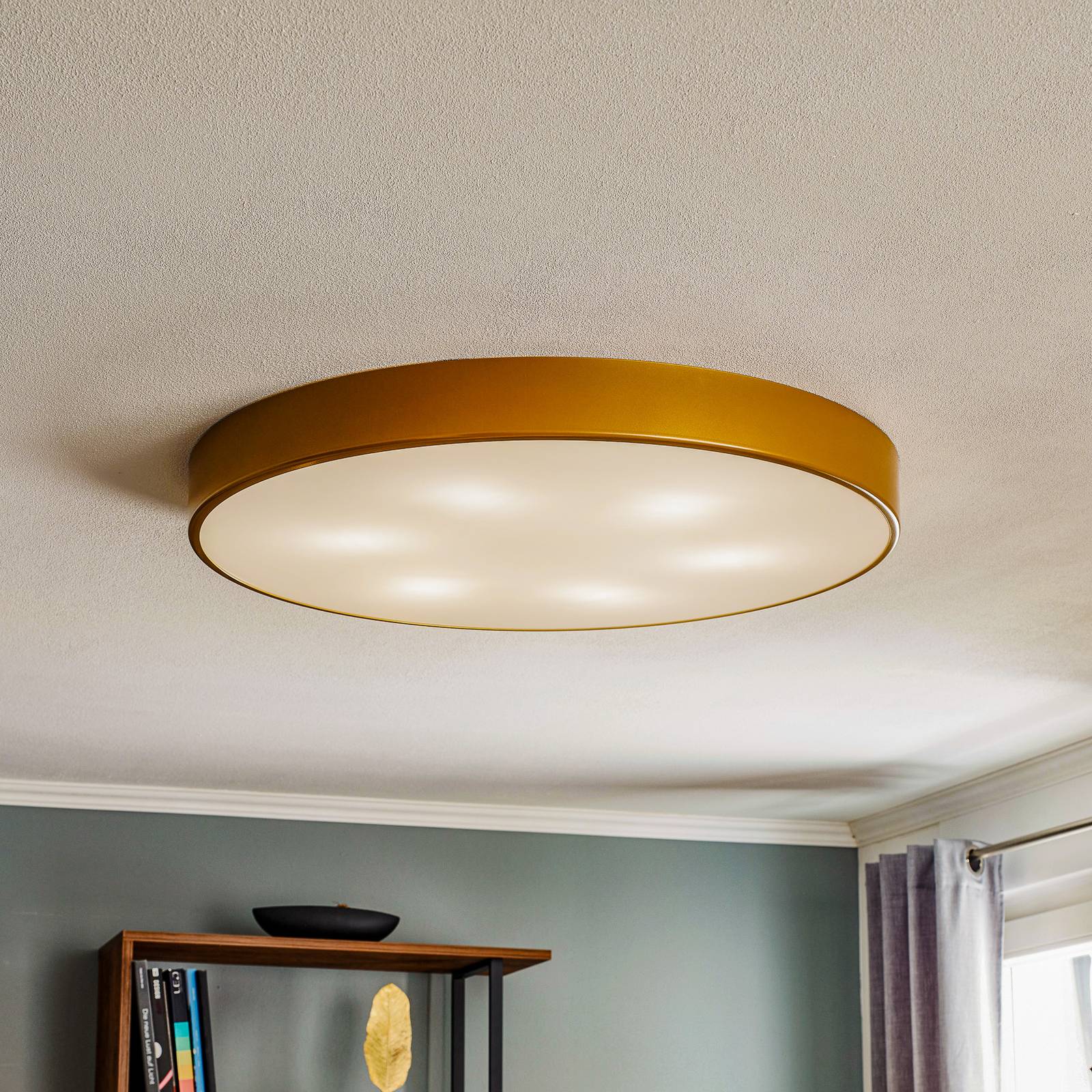 Deckenleuchte Cleo in Gold mit Diffusor, Ø 78cm von TEMAR LIGHTING