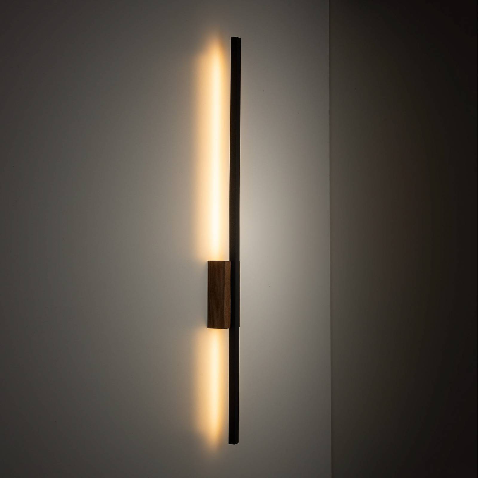 LED-Wandleuchte Flash, schwarz/nussbaum Höhe 79 cm 1-flammig LED-Wandleuchte Flash, schwarz/nussbaum Höhe 79 cm 1-flammig von TK Lighting