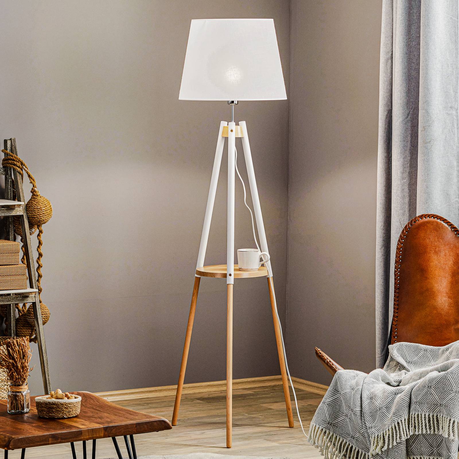Stehlampe Vaio Dreibein-Holzgestell, weißer Schirm Stehlampe Vaio Dreibein-Holzgestell, weißer Schirm von TK Lighting