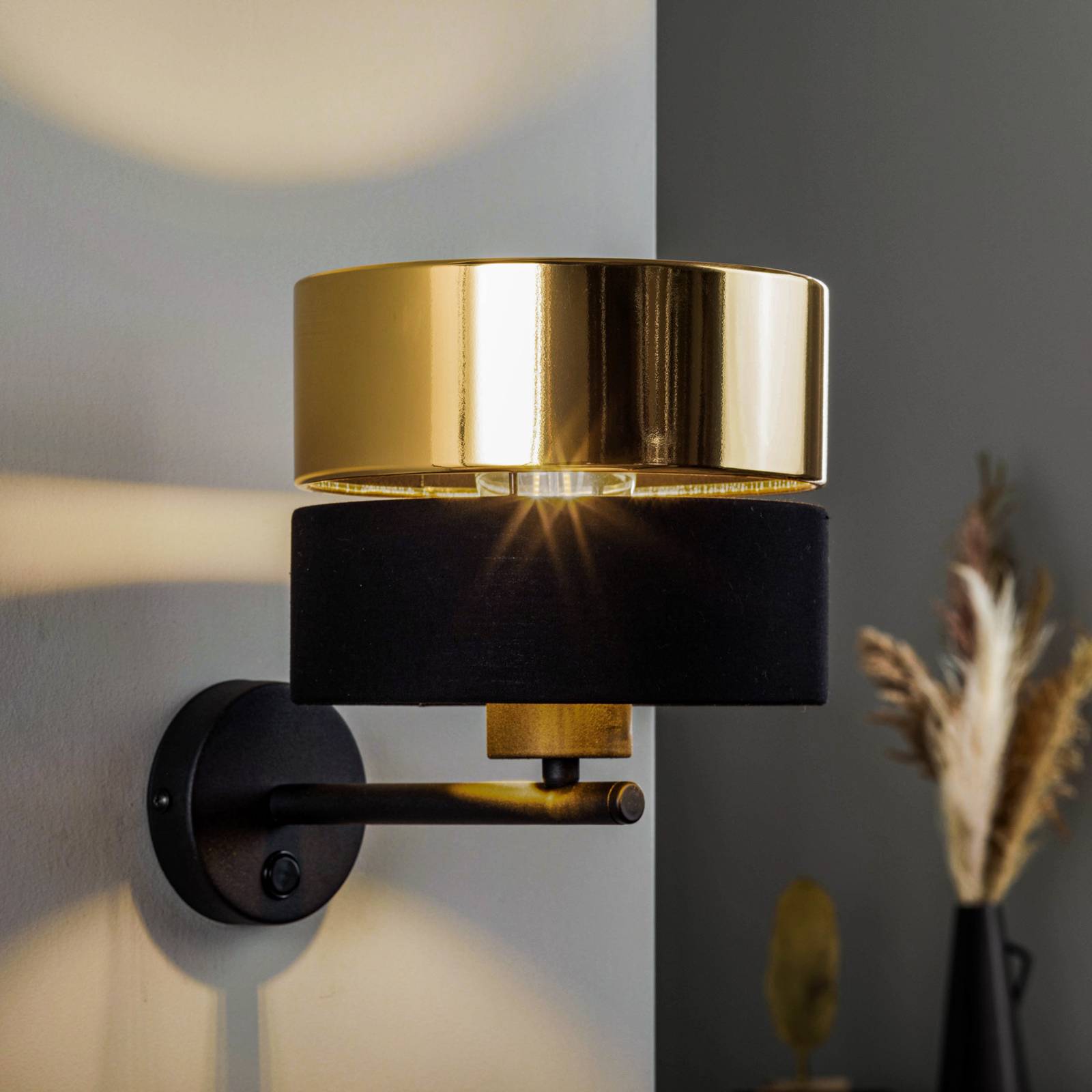 Wandleuchte Hilton, schwarz/gold Wandleuchte Hilton, schwarz/gold von TK Lighting