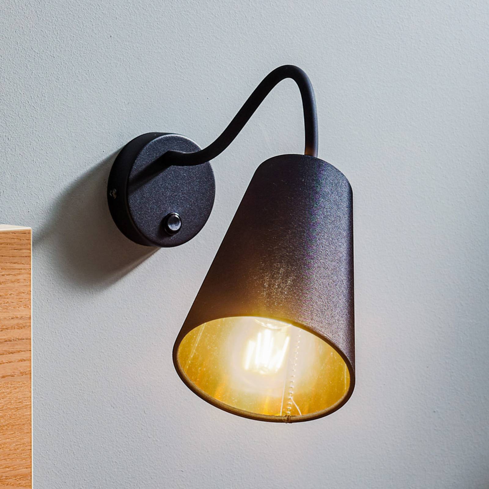Wandleuchte Wire, schwarz/gold Wandleuchte Wire, schwarz/gold von TK Lighting