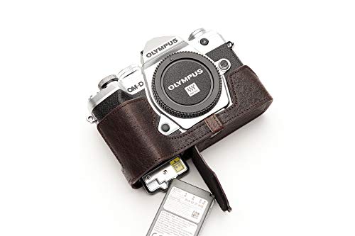 Handgefertigt aus echtem echtem Leder halbe Kamera Tasche Tasche Abdeckung für Olympus OM-D E-M5 Mark iii dunkelbraune Farbe von TP Original