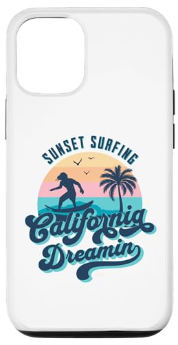 Hülle für iPhone 15 Pro Surfen bei Sonnenuntergang California Dreamin USA Surfer von The Aqua Cottage