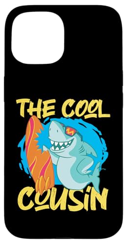 Der coole Cousin Hai mit Surfbrett Hülle für iPhone 15 Der coole Cousin Hai mit Surfbrett Hülle für iPhone 15 von The Crazy Cousin Crew