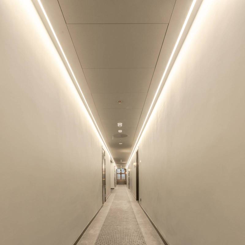 SLC LED-Strip Ultra Long iCC IP67 30m 240W 3.000K von The Light Group