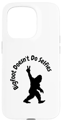 Bigfoot Doesn't Do Selfies - Sasquatch Silhouette Humor Hülle für iPhone 15 Pro von The Mythical Motion Co.