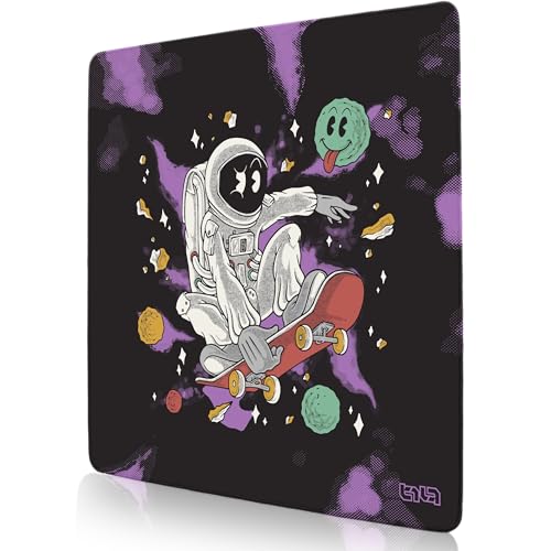Tilt Schreibtischunterlage 30x30 cm Gaming Mauspad | Rutschfester Mousepad Groß für Schreibtisch und PC Gadgets | Wasserdichter Desk Mat (Skater Astronaut) von Tilt