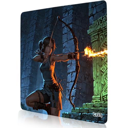 Tilt Schreibtischunterlage 50x50 cm Gaming Mauspad XXL | Rutschfester Mousepad Groß für Schreibtisch und PC Gadgets | Wasserdichter Desk Mat (Blazing Arrow) von Tilt